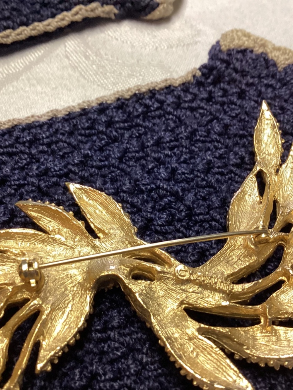 Sarah Coventry fabulous set earrings n brooch leafs GOLD TONE. MOMS COLLECTION - Picture 4 of 7